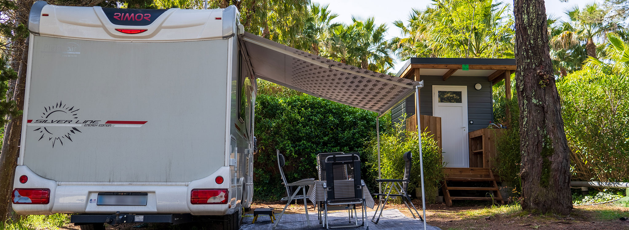 Emplacement Prestige avec salle de bain Esterel Caravaning