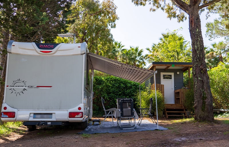 Emplacement Prestige avec salle de bain Esterel Caravaning